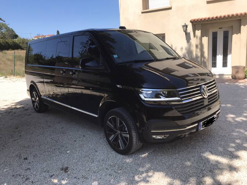 Location de minibus pour se déplacer à Marseille en toute sécurité avec un chauffeur privé VTC